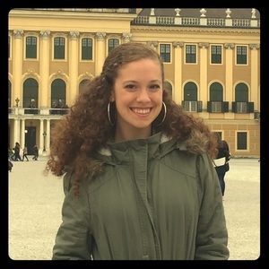 Meet your Posher, Julia